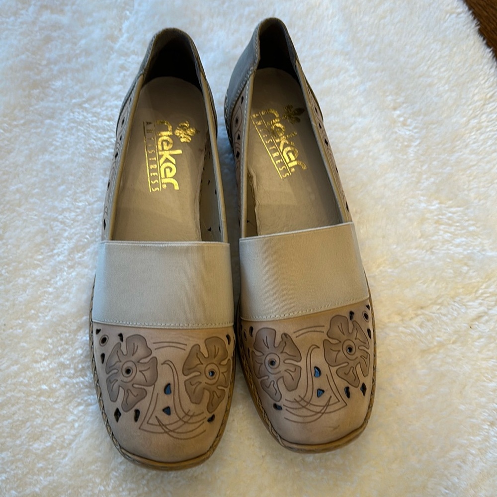 Reiker slip ons